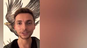 Schon zu beginn seines videos fließen bittere tränen. Youtube Star Philipp Mickenbecker Schockt Mit Bildern Seines Tumors