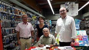 Téléchargez votre attestation de déplacement dérogatoire en cliquant sur la bannière en bas de page. Tarascon Sur Ariege Super U Recoit Un Auteur Ariegeois Ladepeche Fr