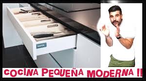 O si lo prefieres, puedes elegir una mesa con taburetes. Cocinas Pequenas Modernas Muebles De Cocina En Blanco Encimera Silestone Negro Cocinas Santos Cjr Youtube