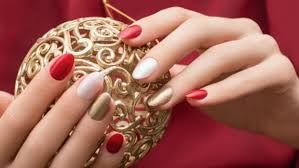 Uñas coloridas con flores muy divertidas y creativas. Nochevieja 2020 Los 7 Disenos De Unas Mas De Moda