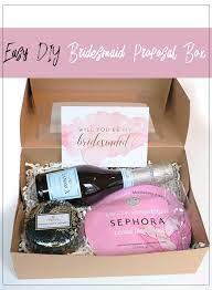 Will You Be My Bridesmaid Boxes Super Easy Diy Bridesmaid And Maid Of Honor B Bridesmaid Proposal Diy Bridesmaid Groomsmen Gifts Wedding Gifts For Bridesmaids