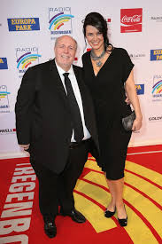 Calmund completed the training to be a commercial clerk and studied business administration. Das Sagt Adoptivpapa Reiner Calmund Zum Huxley Skandal Promiflash De