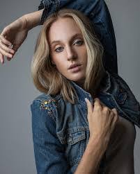 Brooke Bonnell's Instagram, Twitter & Facebook