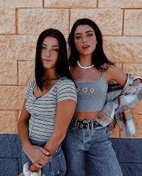 Charli And Dixie Damelio Icon In 2020 Perfect Sisters Famous Outfits Girl Celebrities
