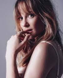 Lisa Dacruz's Instagram, Twitter & Facebook