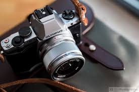 Chris Gampat The Phoblographer Olympus 25mm F1 8 Review Product Images 3 Of 6 Iso 4001 60 Sec At F 2 2 Vintage Film Camera Photography Gear Vintage Lenses