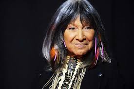 L'icône folk Buffy Sainte-Marie déchue de l'Ordre du Canada