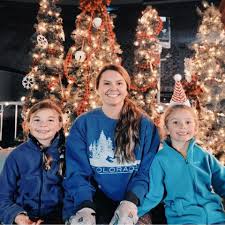 😢 Tragedy struck on Christmas morning in Kingsport, TN, when a house fire  claimed the lives of 9-year-old Maggie and 11-year-old Riley. Their mother, Nicole  Blevins, suffered severe injuries, including broken ribs,