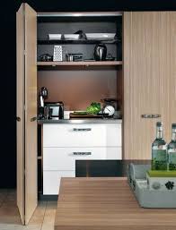 3 Scenarios Pour Amenager Une Cuisine Ilot De Cuisine Dans Le Placard Mini Cuisine Mini Cuisine Ilot Cuisine Cuisine