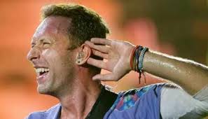 Coldplays Kiss Cam: Chris Martins Playful Warning To Audience At Latest Gig  Since PDA Moment Goes Viral