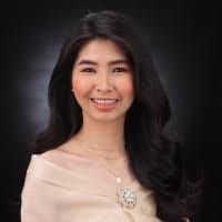 Elaine Hazel's Instagram, Twitter & Facebook