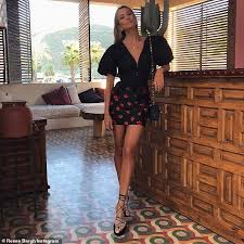 But a hectic work schedule and a busy la. Extra Tv Host Renee Bargh Goes On Romantic Mexican Getaway Daily Mail Online