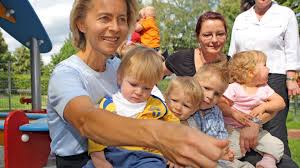 Ursula von der leyen, self: Von Der Leyens Erbe Karrieremutter Werden Zum Leitbild Der Familienpolitik Cicero Online
