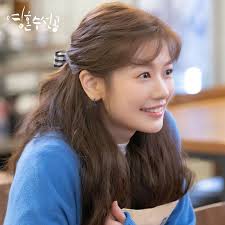 Soul Mechanic" cast members with leads "Less Than Evil" actor Shin Ha Kyun  and "Because This Is My First Life" actress Jung So Min during their press  conference. The series premieres today,