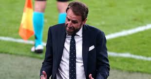 Gareth southgate obe (born 3 september 1970) is an english professional football manager and former player who played as a defender or as a midfielder. Qr8cdxskcmmkjm