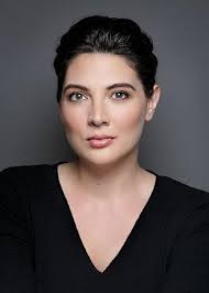 Daisy Jones & The Six: Reid, Taylor Jenkins: 9780385692175: Amazon.com:  Books