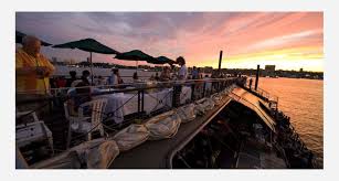 25 Great Places To Eat And Drink Outdoors In Nyc The Frying Pan Great Places Places Around The World Places