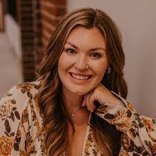 Caitlin Easley's Instagram, Twitter & Facebook