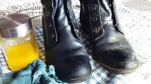 Cire Et Nettoyant A Chaussures Diy Les Trappeuses Recette Chaussure Nettoyer Chaussures Cuir Entretien Chaussure Cuir