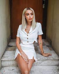 Model eman suleman and makeup maven nabila seem to have landed themselves in the middle of a bitter war of words on instagram over a hairstyle. 163 3 K Mentions J Aime 900 Commentaires Nabilla Benattia Nabillanew Sur Instagram Kawaii Modestil Frau