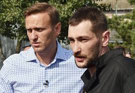 Oleg Navalnyj Vyshel Na Svobodu On Provel V Kolonii Tri S Polovinoj Goda Lrt