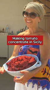 Pasta - 70-*** years old Silvana and her finished tortelli di Mugello ...