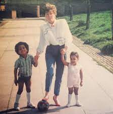 It was the moment her father walked out on her and her mum carol and older brother ronnie. Alex Scott The Girl Who Dreamed Of Playing At Wembley And Won Legion Of Fans On Strictly Daily Mail Online