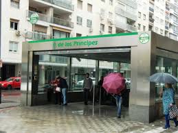 It is located at the intersection of the avenues of república argentina and lópez de gomara, in the neighborhood of los remedios.parque de los príncipes is an underground station, located between blas infante and plaza de cuba stations on the same line. Metrobahnhof Parque De Los Principes Sevilla 2009 Structurae