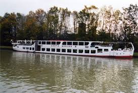 August hießt es zum ersten mal leinen los und volle fahrt voraus! Munster 07 11 1999 Partydampfer Santa Monika Iii Auf Dem Dortmund Ems Kanal Nahe Der Brucke Wolbecker Strasse Foto Eingescannt Schiffbilder De