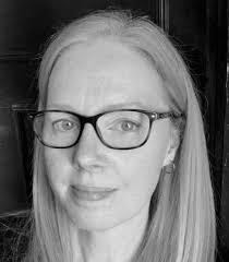 Lisa Mullen's Instagram, Twitter & Facebook