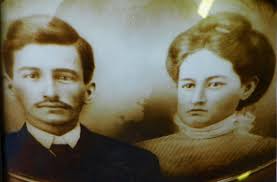 Do you recognize the people in this photo?