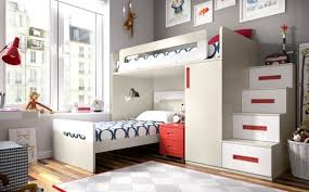 Modelle mit einer geräumigen tischplatte oder einem integrierten schreibtisch, den deine kinder bei bedarf hervorziehen können, sind gut für schulkinder geeignet. Hochbett Mit Schrank 20 Funktionale Kinderhochbetten Welche Platz Im Kinderzimmer Sparen