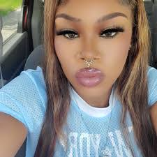 Ebony Henderson's Instagram, Twitter & Facebook