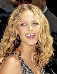 Vanessa paradis, ′′ best of & variations ′′ is finally available. 5 Schritte Fur Schonere Zahne Smile Vanessa Paradis Schone Zahne Haar Styling