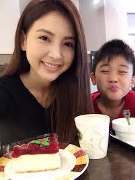 韋汝- 兒子昨天送了我一間房子～祝我生日快樂但同時他也把家裡弄成這樣⋯⋯ 我是不是應該原諒他😂😂