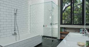 Kedua jenis ini akan membuat kamar mandi memiliki dimensi yang jauh lebih luas dan tidak akan kehilangan esensinya untuk sebuah ruangan. 8 Inspirasi Shower Box Keren Untuk Kamar Mandi Minimalismu