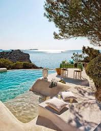 Les Plus Belles Piscines Reperees Sur Pinterest Elle Decoration Maison De Vacances Piscines De Reve Piscine