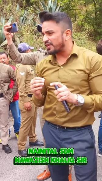 Ntl-11 Families in Risk of Landslide Nainital Jan-Samasyaon ka Samadhan pehli prathmikta., SDM Nawazish Khaliq  ji aaj janta ke beech pahunche aur unki pareshaniyon ko gaur se suna.  Shasan aur prashasan ka lakshya yahi hai ki har nagrik ...