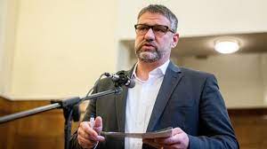 Megkezdődött a fővárosi törvényszéken a fideszes országgyűlési képviselő és 32 társa elleni büntetőper. Simonka Gyorgy Fenyegeteseirol Ir Egykori Embere Egy Fidesz Tagoknak Kuldott Frissen Kiszivargott Levelben 24 Hu