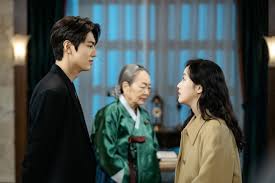 Eternal monarch is probably the biggest korean drama to premiere this year. 3 Ways Lee Min Ho Kim Go Eun S Relationship Will Change In The King Eternal Monarch Kpophit Kpop Hit