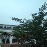 Institusi masjid dalam islam terbukti memainkan peranan yang cukup besar, malah fungsinya sendiri tidak pernah mengenal erti sempadan. Masjid Jabatan Penjara Malaysia Kajang Building