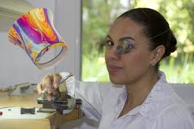 Nathalie: her talent of anglage and her watchmakers' magnifying glasses