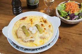 Chalet gruyere, menen şehrinin tanınmış birçok yerinden sadece bir tanesidir. Le Chalet De Gruyeres Menu Prices Restaurant Reviews Tripadvisor