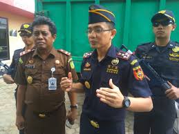 Mau belanja barang mahal di luar negeri? Cukai Banci Dan Serah