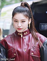 5 Twitter Itzy Korean Idol Pics