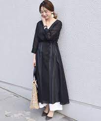 黒ワンピースコーデ特集 春夏を爽やかに着こなす上級者テクニックを大公開 folk 黒ワンピース コーデ ファッションアイデア ワンピース コーデ