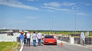 Oricât de puternic eşti sau crezi că eşti, când se confirmă că eşti infectat, încep să se schimbe un pic valorile în cap/ despre personalul medical: Porsche Road Show Editia 2016 Pe Autodromul Titi Aur Porsche Malta