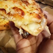 The cheese tarik crust is available in sizes regular and large and can be enjoyed with all pizza flavors. Sedapnya Cheese Tarik Crust Pizza Di Dominos Cerita Ita