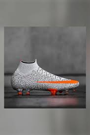 The mercurial cr7 rare gold boot was designed specifically for ronaldo and given to him after he was awarded his third ballon d'or. Freut Mich Dich Kennenzulernen Telemacos Christus Die Neuen Cr7 Schuhe Salon Geburt Mondneujahr