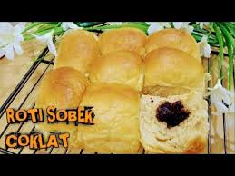 6 cara membuat roti sobek yang enak dan empuk lezat dimakan untuk keluarga dan untuk usaha bakery serta mesin apa saja yang dibutuhkannya. Coffee Bun Recipes Resep Roti Sobek Roti Kasur Empuk Youtube Roti Recipes Bun Recipe